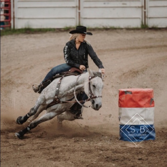 Meet your Posher, Jennifer - Picture 3 of 3